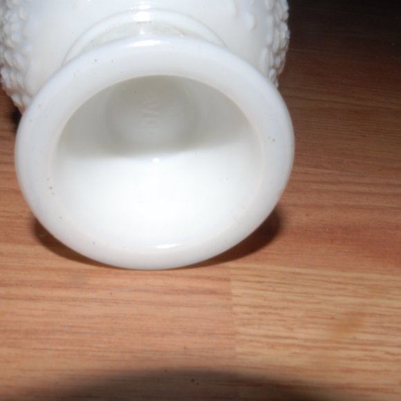 Avon Small Bowl Container - Picture 2 of 2